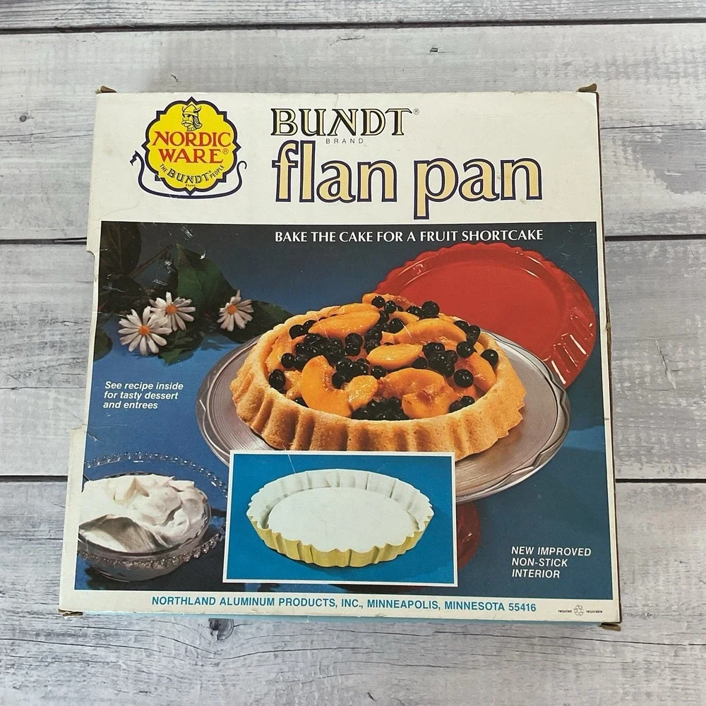 VTG Nordic Ware Bundt Flan Pan Harvest Yellow Non Stick Original Box Recipe Book